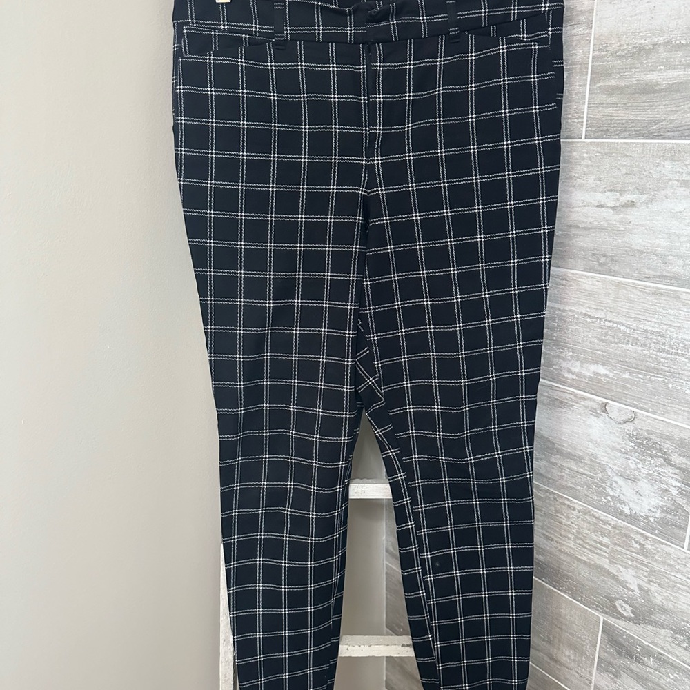 Old Navy Pixie High-Rise Ankle pants. *Like New*